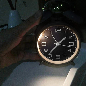 Reloj Despertador Clásico a Pilas con Retroiluminación, Doble Campana, Alarma Fuerte para Personas con Sueño Pesado - Product Image 3