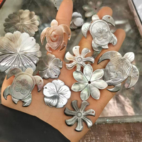 Pendentif Logo sur Mesure en Nacre Naturelle, Breloques Frangipanier d'Inspiration Hawaïenne pour la Création de Bijoux DIY