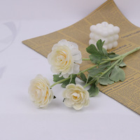 Fleurs artificielles en soie de lotus et de camélia à trois têtes pour décoration murale et intérieure, technique de flocage pour mariage