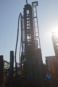 Foreuse hydraulique sur chenilles DTH de 6,6 m de hauteur, de haute qualité, pour forage de puits <span class=keywords><strong>d</strong></span>'<span class=keywords><strong>eau</strong></span> jusqu'<span class=keywords><strong>à</strong></span> 280 m de profondeur, <span class=keywords><strong>à</strong></span> <span class=keywords><strong>vendre</strong></span> - Product Image 2