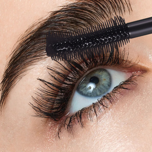 Mascara Volumateur Intense Waterproof Effet Lift Instantané Cils Pleins et Épais Effet Velours Crémeux Lisses et Brillants - Product Image 2