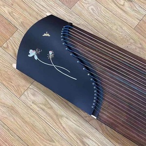 L'usine produit des guzhengs et des guqins sur mesure avec divers motifs. Ils proposent également des services de gravure et une livraison rapide. - Product Image 1