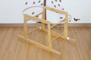 Cesta Moisés Moderna de Madera de Pino Orgánica con Marco de Cuna Natural para Dormitorio y Baño - Product Image 4