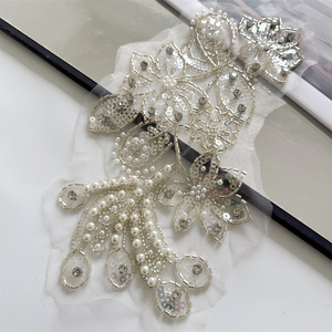 1 Mảnh Mỹ Ngọc Trai Hoa Đính Cườm Ren Vải Các Bản Vá Lỗi Thêu <span class=keywords><strong>Trim</strong></span> Đính Trang Trí Nội Thất Ăn Mặc Trang Trí Bạc Với Sequin - Product Image 1