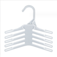 Cintre blanc cintre en plastique multicouche bébé bavoir affichage pour nouveau-nés pour bébé salive garde-robe espace