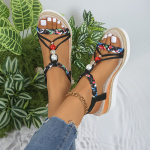 Nouvelles sandales compensées pour femme, style européen et américain, à perles, semelle épaisse, bout ouvert, style romain - Product Image 3