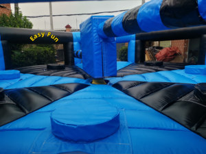 EASYFUN Parc d'attractions Jeu sportif Meltdown pour 6 personnes Jeu gonflable en PVC Jeu de trampoline extérieur Wipeout Boîte de commande - Product Image 5