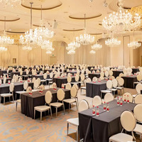 Chaises rondes empilables en métal de luxe durables pour villas, hôtels, mariages, salles à manger, banquets, événements