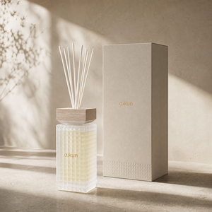 Diffuseur de parfum Aikun, grande capacité 1000 ml, bouteille carrée en verre givré, bouchon en bois, ensemble avec bâtonnets blancs et boîte cadeau gaufrée - Product Image 1