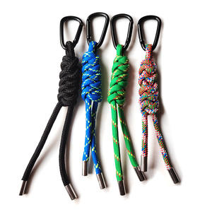 15Cm Modieuze Outdoor Camping Gevlochten Paracord Sleutelhanger Met Karabijnhaak Gemaakt Van Plastic Voor Het Bevestigen Van Kleding - Product Image 3
