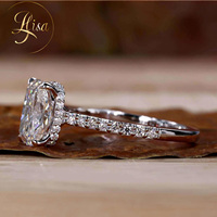 Maßgefertigter Verlängerter Cushion-Cut Labor-Diamantring mit Pavé-Fassung 18K Gold IGI-Zertifiziert VVS Labor-Erstellter Diamant-Verlobungsring Schmuck