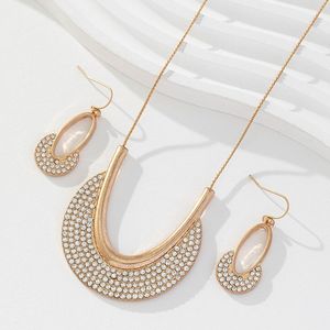Parure Collier et Boucles d'Oreilles Goutte d'Eau Géométrique en Alliage de Zinc Style Européen et Américain, Bijoux de Soirée Tendance avec Diamants en Alliage - Product Image 1