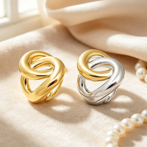 Anillo llamativo de diseño moderno y de alta gama, grueso, entrelazado, con nudo irregular retorcido, chapado en oro de 18K, de acero inoxidable, estilo urbano para mujer - Product Image 4