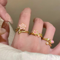 Bague ouverte élégante et glamour en or, motif tulipe, perle nacrée, bijou floral féminin et scintillant, cadeau de mode