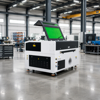 Machine de découpe et de gravure au laser CO2 1080 avec plateau de 1000x800 mm pour travaux de signalétique et d'affichage