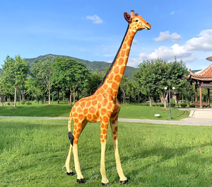 Realistica scultura in resina per adulti giraffa, statua animale di <span class=keywords><strong>dimensioni</strong></span> naturali per la decorazione dello Zoo del parco Safari - Product Image 2