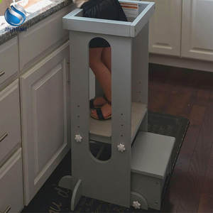 木制幼儿厨房辅助凳，带4个可调高度蒙特梭利学习站立塔安全栏杆和防滑条 - Product Image 1