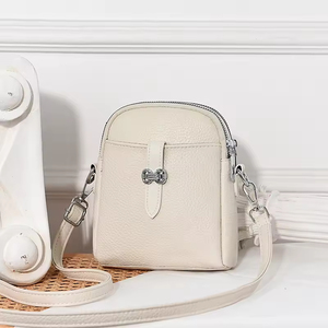 Women's Retro European-American Style PU Leather Shoulder Bag with Single <b>Zip</b> Closure Large Capacity Fashionable & Simple Design - Product Image 4