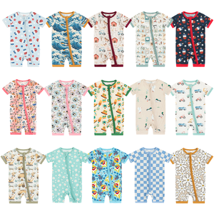 Toptan Özel Logo Baskılı Yazlık Pijama Tulumları İkizler İçin Minimalist Bambu Bebek Kıyafetleri Kız Bebek Erkek Bebek Kıyafetleri 3-6 Ay - Product Image 1