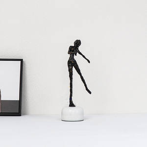 Décoration d'intérieur Petites filles dansantes Sculpture modèle Cadeaux pour la maison Ornements en fer Artisanat pour les intérieurs de restaurant - Product Image 4