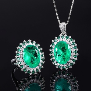 Juego de Joyería de Alta Calidad Ecológico con Circonita Cúbica Verde Esmeralda de Corte Ovalado en Oro y Cobre de 12*16MM, Collar, Aretes y Anillo para Boda - Product Image 3