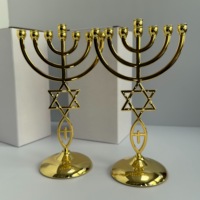 Ménorah Traditionnelle Brillante en Alliage de Zinc Plaqué Or Sculpté avec Étoile de David, Chandelier Juif à Sept Branches