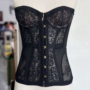 Corsetto Modellante Sexy con Fascia Traforata e Stecche, Abito Slim in Pizzo per Modellare il Seno - Product Image 1