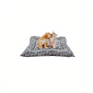 Set di Tre Tappetini in Flanella per Cani, Design con Zampe Grigie, Lettini per Animali Domestici - Product Image 2