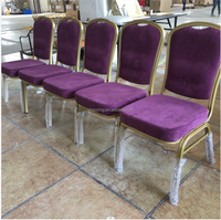 Bas prix Charivari rembourré empilable métal chaise de Banquet hôtel Restaurant conférence théâtre auditorium église chaises siège