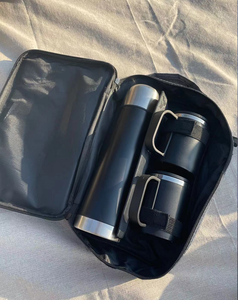 Juego de regalo de Navidad y Año Nuevo con logotipo personalizable Botella de agua al vacío y copas de vino para celebraciones festivas - Product Image 3