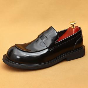 Mocassins ronds brillants en cuir véritable haut de gamme à bout large pour homme - Product Image 6