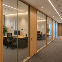 Système de cloisons en verre 12 mm d'épaisseur avec cadres en aluminium, isolation acoustique, finition aspect bois pour salons, bureaux à domicile, salles de sport - Moderne