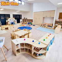 Meubles de maternelle Montessori, tables et chaises pour garderie, design de salle de classe préscolaire, jouets, casiers de rangement en bois pour crèche