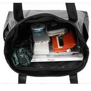 Bolso de Hombro Versátil de Gran Capacidad, Bolso Tote de Cuero Suave Vintage para el Trabajo y las Compras, Bolso Minimalista con Bolsillos Laterales - Product Image 4
