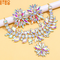 Ensemble de bijoux de carnaval en gros, accessoires, collier et boucles d'oreilles de mariée entièrement sertis de diamants et de cristaux pour mariage, élégance et fête