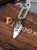 Perhiasan Punk Liontin Tombak Viking Pria yang Dapat Dipersonalisasi, Baja Anti Karat 316L PVD, Simbol Pelindung Huruf, Kalung Tombak Segitiga