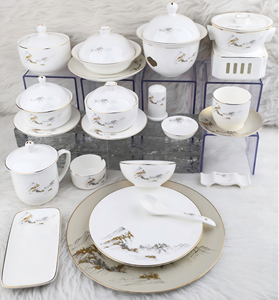 Service de vaisselle en porcelaine traditionnelle chinoise, motif Montagne Blanche avec bordure dorée, comprenant bol à soupe, assiette, tasse à thé et plats de service, pour l'Europe - Product Image 1