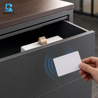 Serrure de meuble invisible modèle 60801 avec déverrouillage par carte IC et application pour tiroirs, armoires à dossiers, casiers et mobilier de bureau