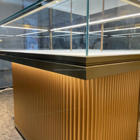 Nouveau style de kiosque de montre de bijoux OEM en or vitrine de meubles design personnalisé éclairage LED en verre trempé écologique