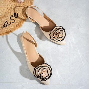 Zapatos Planos de Mujer con Tira Trasera, Negros, con Punta en Pico, con Volantes 3D y Flores, para Oficina, Fiesta o Uso Diario - Product Image 2