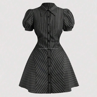 Robe de bureau mini à rayures sur le col, avec boutons et manches courtes, pour femmes