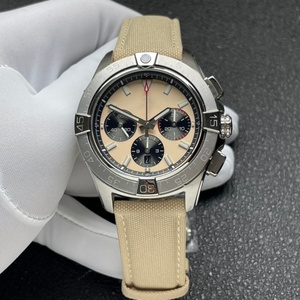 Montre chronographe multifonction en titane de la série Avenger pour homme avec réserve de marche de 70 heures et mouvement à quartz - Product Image 1
