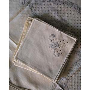 Nappe rectangulaire en lin avec broderie à la main grise et 24 serviettes pour hôtels et restaurants Décoration de salle à manger de Noël - Product Image 6