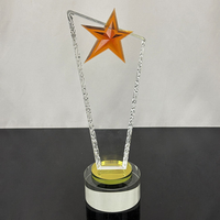 Trophée Étoile en Cristal Transparent Rouge, Violet et Ambre à Prix Abordable pour Souvenir ou Cadeau