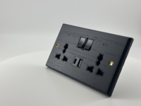 Enchufe Universal de Diseño Nuevo Estándar del Reino Unido con Panel de Madera Negra, Interruptor de Pared con USB A+C y Enchufe para Hogar y Hotel