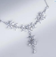 Silberne Modische Halskette Damenschmuck