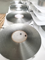 Ruban adhésif en aluminium sans doublure pour l'isolation des équipements de stockage frigorifique avec barrière thermique réfléchissante et protection contre l'humidité