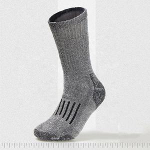Vente en gros <span class=keywords><strong>100</strong></span>% laine mérinos Chaussettes d'extérieur d'hiver en éponge épaisse Heavy Duty Casual Anti-Bactérien Travail Chasse Randonnée Chaussettes pour hommes - Product Image 3