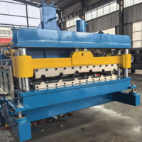Machine de formage à froid de profilés structurels pour tuiles