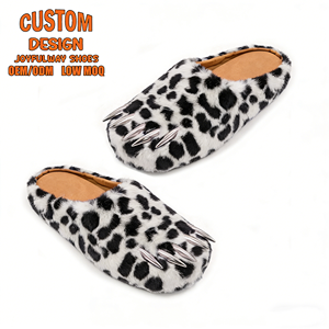 Ciabatte di Design Personalizzate in Peluche con Logo Personalizzato, <span class=keywords><strong>Pantofole</strong></span> da Uomo in Finta Pelliccia a Forma di Zampa d'<span class=keywords><strong>Orso</strong></span> con Artigli Metallici - Product Image 4